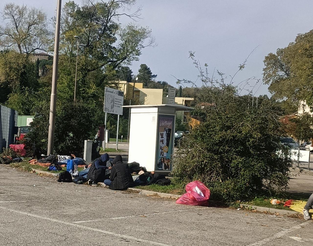 Immagine per Migranti accampati a Gorizia e Gradisca, polemica sull'accoglienza